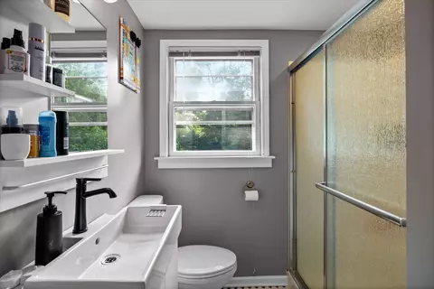 Bath - 475 S Edison Ave, Elgin, IL 60123 photo 2 of 2