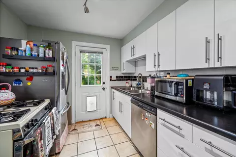 Kitchen - 475 S Edison Ave, Elgin, IL 60123 photo 2 of 3