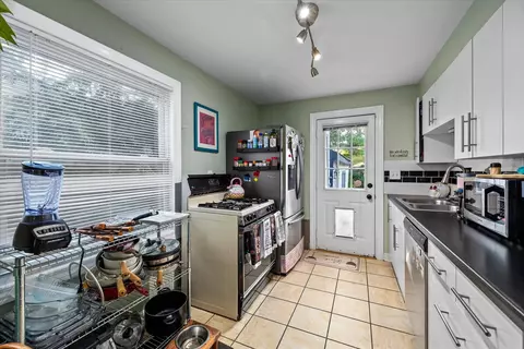 Kitchen - 475 S Edison Ave, Elgin, IL 60123 photo 1 of 3