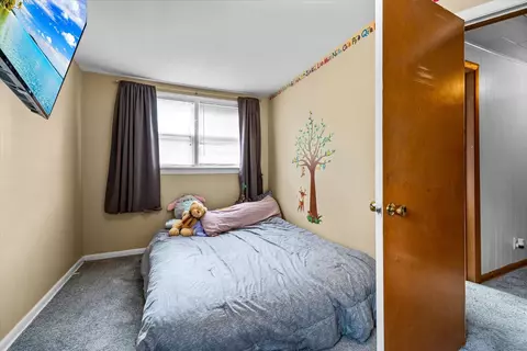 Bedroom - 475 S Edison Ave, Elgin, IL 60123 photo 3 of 4