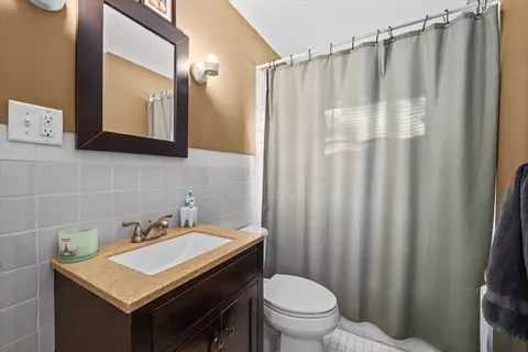 Bath - 475 S Edison Ave, Elgin, IL 60123 photo 1 of 2