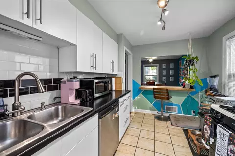 Kitchen - 475 S Edison Ave, Elgin, IL 60123 photo 3 of 3