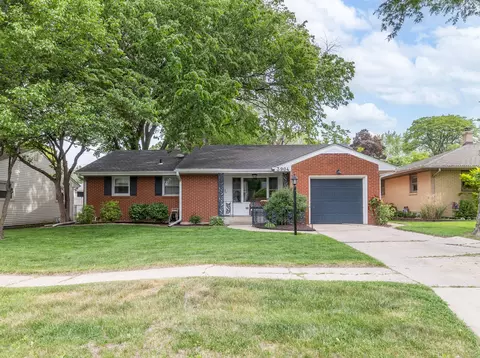 3904 Barrington Rd, Rockford, IL 61107