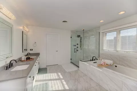 Bath - 6205 Brookridge Dr, Plainfield, IL 60586 photo 2 of 5