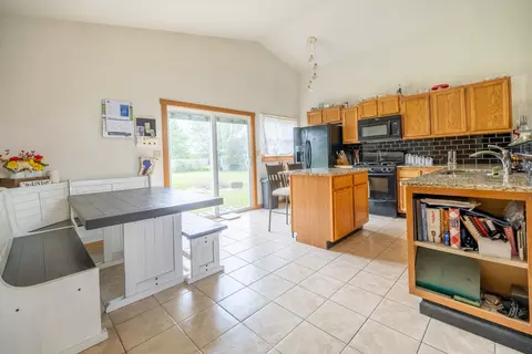 608 Cherry Tree Ln, Genoa, IL 60135 photo 7