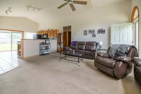 608 Cherry Tree Ln, Genoa, IL 60135 photo 6