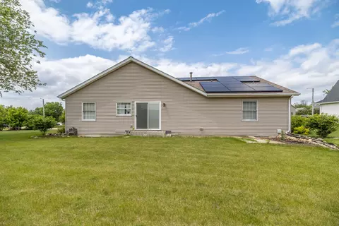 608 Cherry Tree Ln, Genoa, IL 60135 photo 32