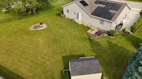 608 Cherry Tree Ln, Genoa, IL 60135 photo 3