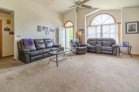 608 Cherry Tree Ln, Genoa, IL 60135 photo 4