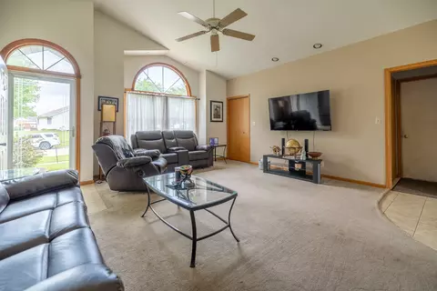 608 Cherry Tree Ln, Genoa, IL 60135 photo 5