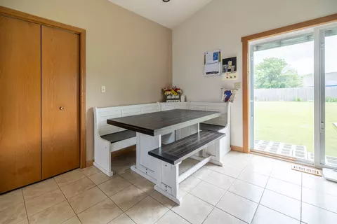 608 Cherry Tree Ln, Genoa, IL 60135 photo 9