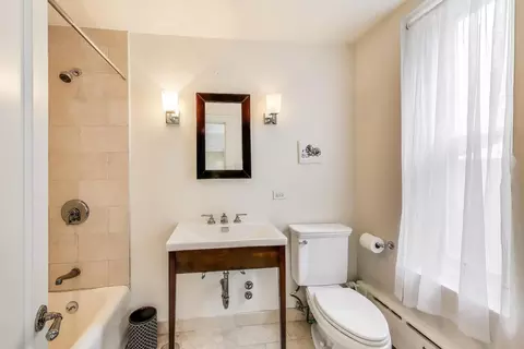 Bath - 210 E Pearson St #7B, Chicago, IL 60611 photo 1 of 3