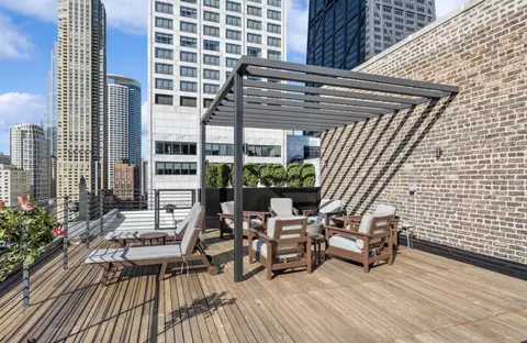 Exterior - 210 E Pearson St #7B, Chicago, IL 60611 photo 2 of 2
