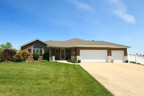 21156 S Wooded Cove Dr, Elwood, IL 60421