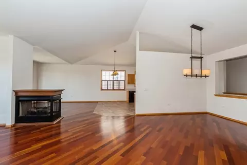 Living - 17100 Como Ave, Lockport, IL 60441 photo 4 of 5