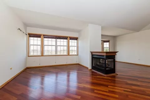 Living - 17100 Como Ave, Lockport, IL 60441 photo 2 of 5