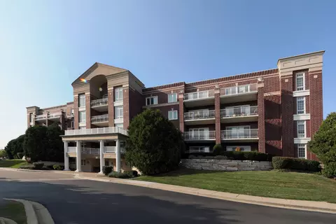 7021 W Touhy Ave #305, Niles, IL 60714