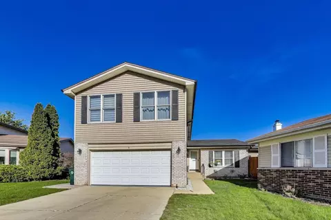6 Plover Ct, Woodridge, IL 60517