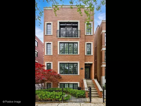 3716 N Kenmore Ave #1, Chicago, IL 60613
