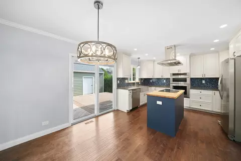 Kitchen - 1012 Concord Dr, Bartlett, IL 60103 photo 3 of 5