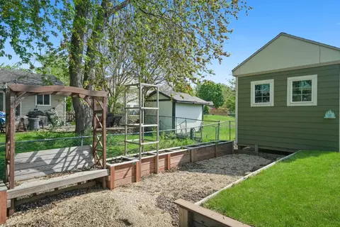 Exterior - 1012 Concord Dr, Bartlett, IL 60103 photo 5 of 7