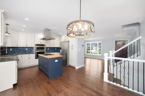 Kitchen - 1012 Concord Dr, Bartlett, IL 60103 photo 4 of 5