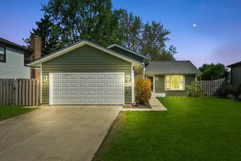 Exterior - 1012 Concord Dr, Bartlett, IL 60103 photo 7 of 7