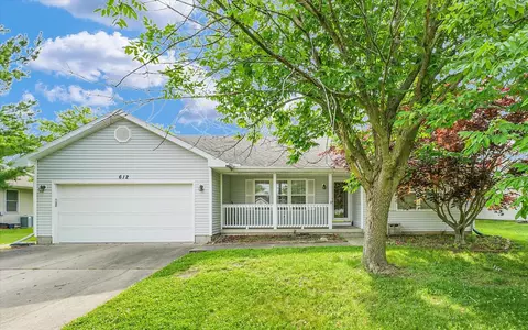 612 Rosewood Dr, Saint Joseph, IL 61873