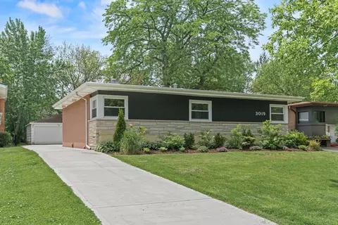 3019 Hartzell St, Wilmette, IL 60091