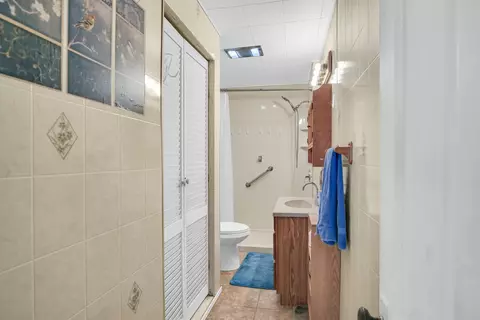 Bath - 846 E Pells St, Paxton, IL 60957 photo 2 of 2