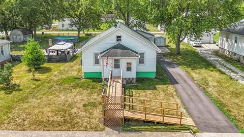 View/Area - 846 E Pells St, Paxton, IL 60957 photo 1 of 6