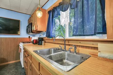 Kitchen - 846 E Pells St, Paxton, IL 60957 photo 2 of 2