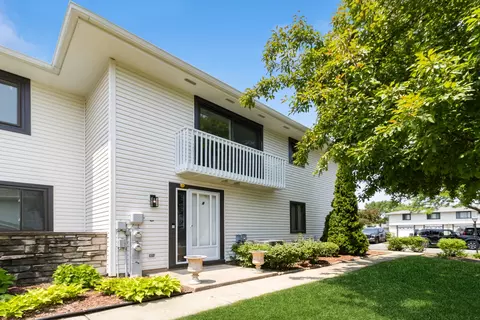 158 Chatham Ct #A, Bloomingdale, IL 60108