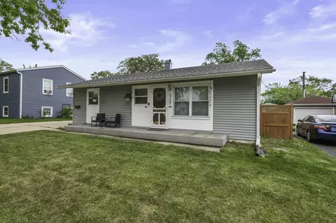 215 Cypress Dr, Streamwood, IL 60107