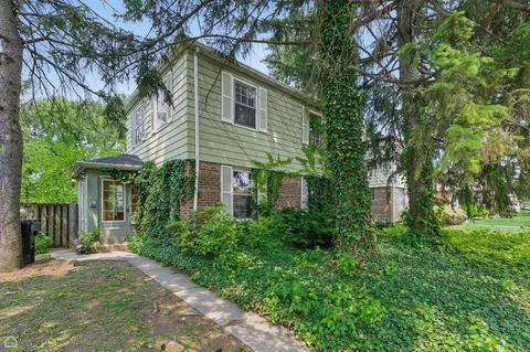 810 Manchester Ave, Westchester, IL 60154