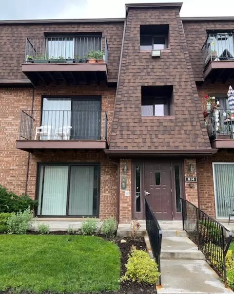 614 Cobblestone Cir #A, Glenview, IL 60025