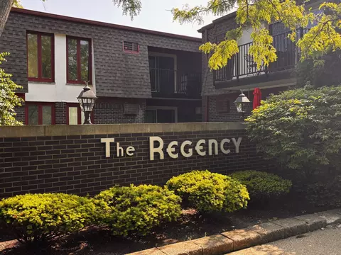 1015 Deerfield Rd #132, Deerfield, IL 60015