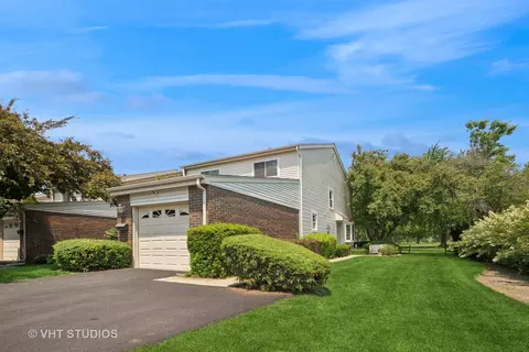 30 W Wimbolton Dr #30, Mount Prospect, IL 60056