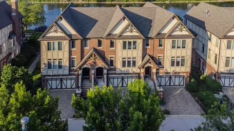 452 Brownstone Dr, Saint Charles, IL 60174