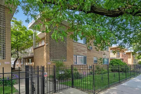 2524 W Foster Ave #104, Chicago, IL 60625