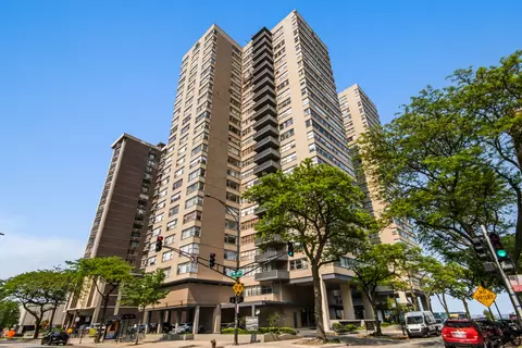 6301 N Sheridan Rd #18E, Chicago, IL 60660