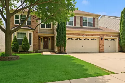 308 Emerald Dr, Streamwood, IL 60107