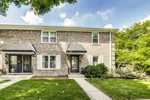 1004 Saint James St W, Arlington Heights, IL 60005