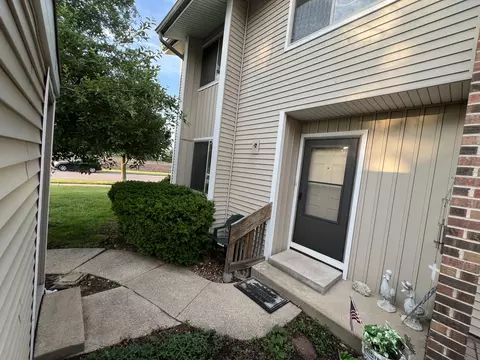 1096 Cascade Dr, Aurora, IL 60506 photo 3