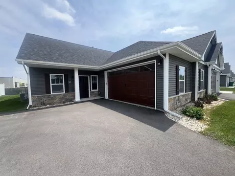 546 Anjali Ct #L, Sycamore, IL 60178