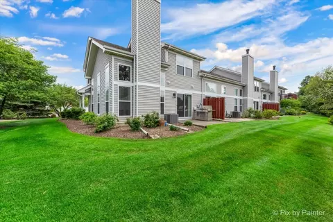 Exterior - 2040 Peach Tree Ln, Algonquin, IL 60102 photo 5 of 7