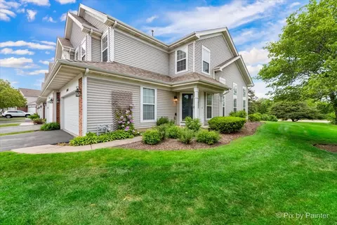 Exterior - 2040 Peach Tree Ln, Algonquin, IL 60102 photo 2 of 7