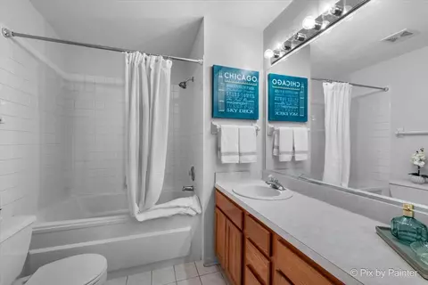 Bath - 2040 Peach Tree Ln, Algonquin, IL 60102 photo 1 of 3