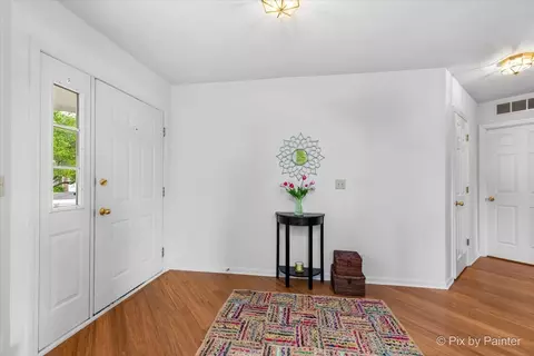 Entry Way - 2040 Peach Tree Ln, Algonquin, IL 60102 photo 2 of 2