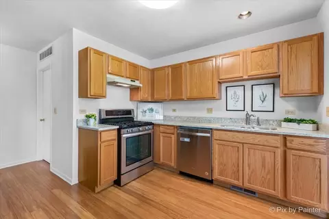 Kitchen - 2040 Peach Tree Ln, Algonquin, IL 60102 photo 2 of 2